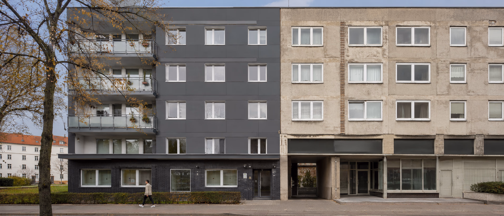 Bestandsgebäude mit teilweise modernisierter Fassade